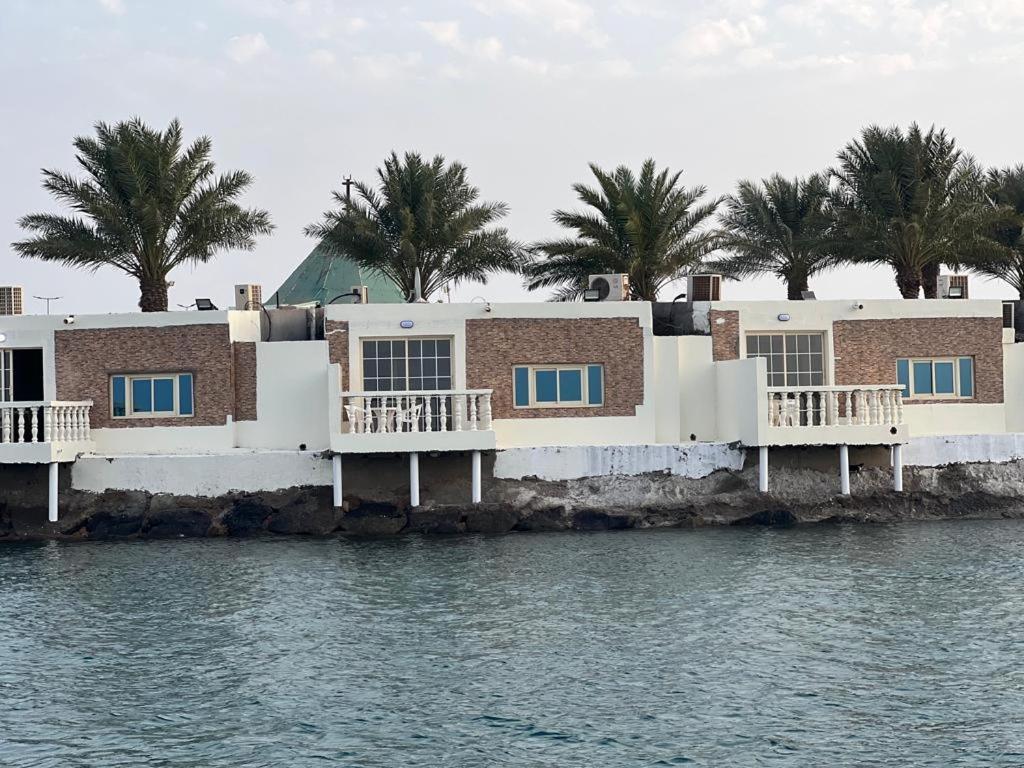 Al Ahmadi Plaza Resort Iambo Exterior foto