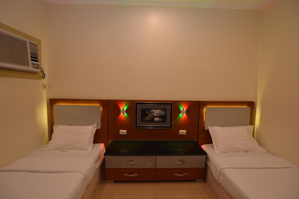 Al Ahmadi Plaza Resort Iambo Exterior foto