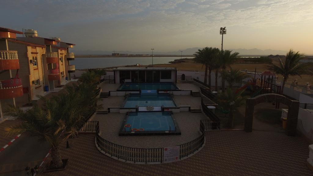 Al Ahmadi Plaza Resort Iambo Exterior foto