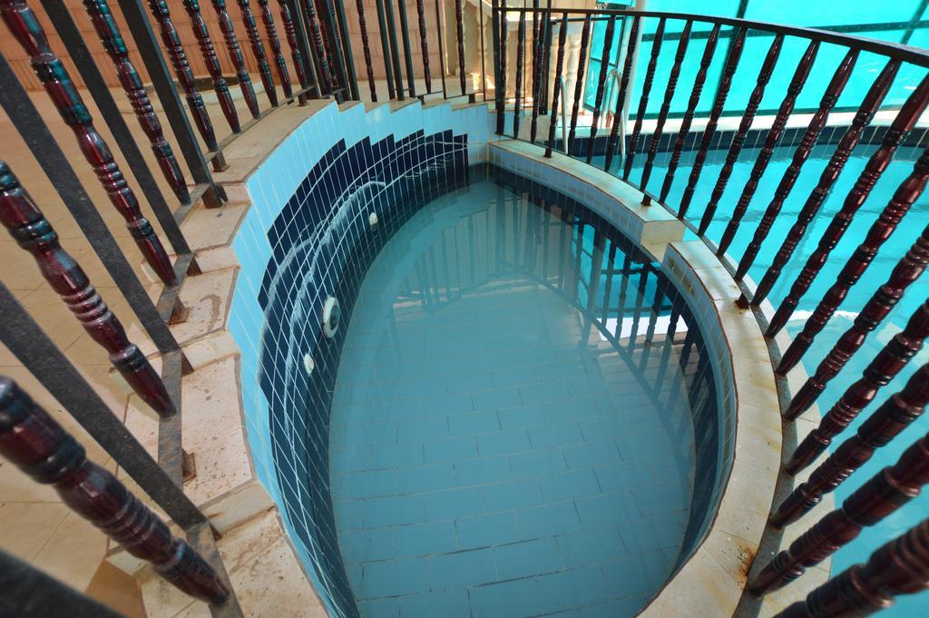 Al Ahmadi Plaza Resort Iambo Exterior foto