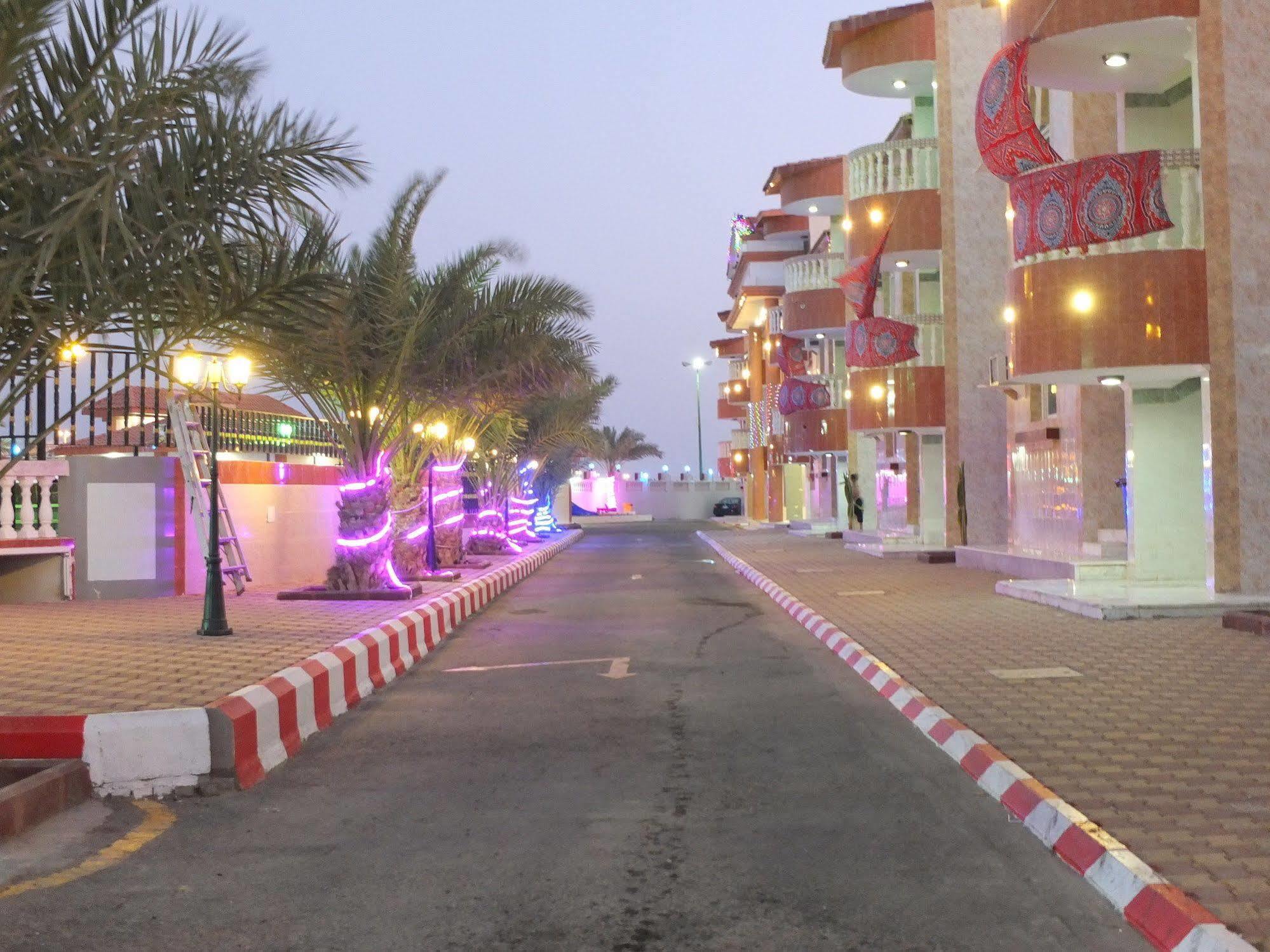 Al Ahmadi Plaza Resort Iambo Exterior foto