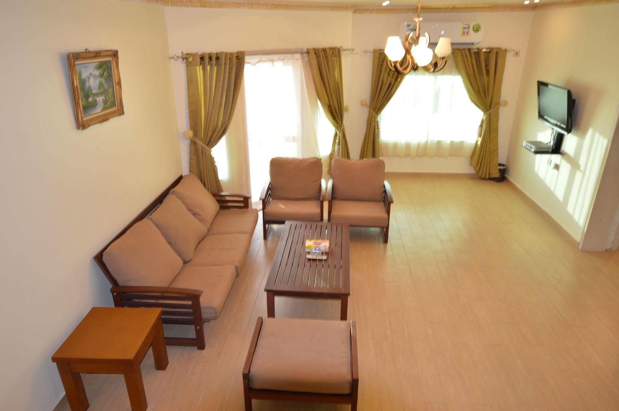 Al Ahmadi Plaza Resort Iambo Exterior foto