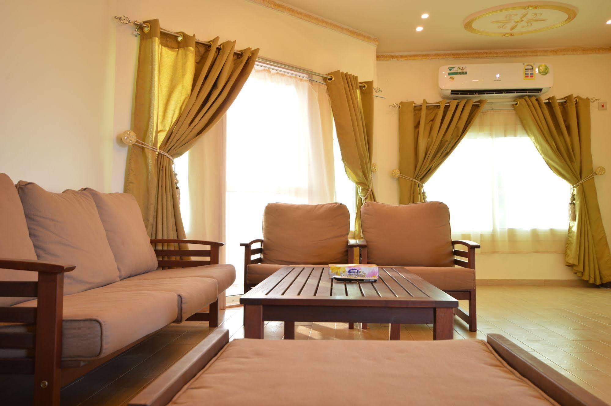 Al Ahmadi Plaza Resort Iambo Exterior foto