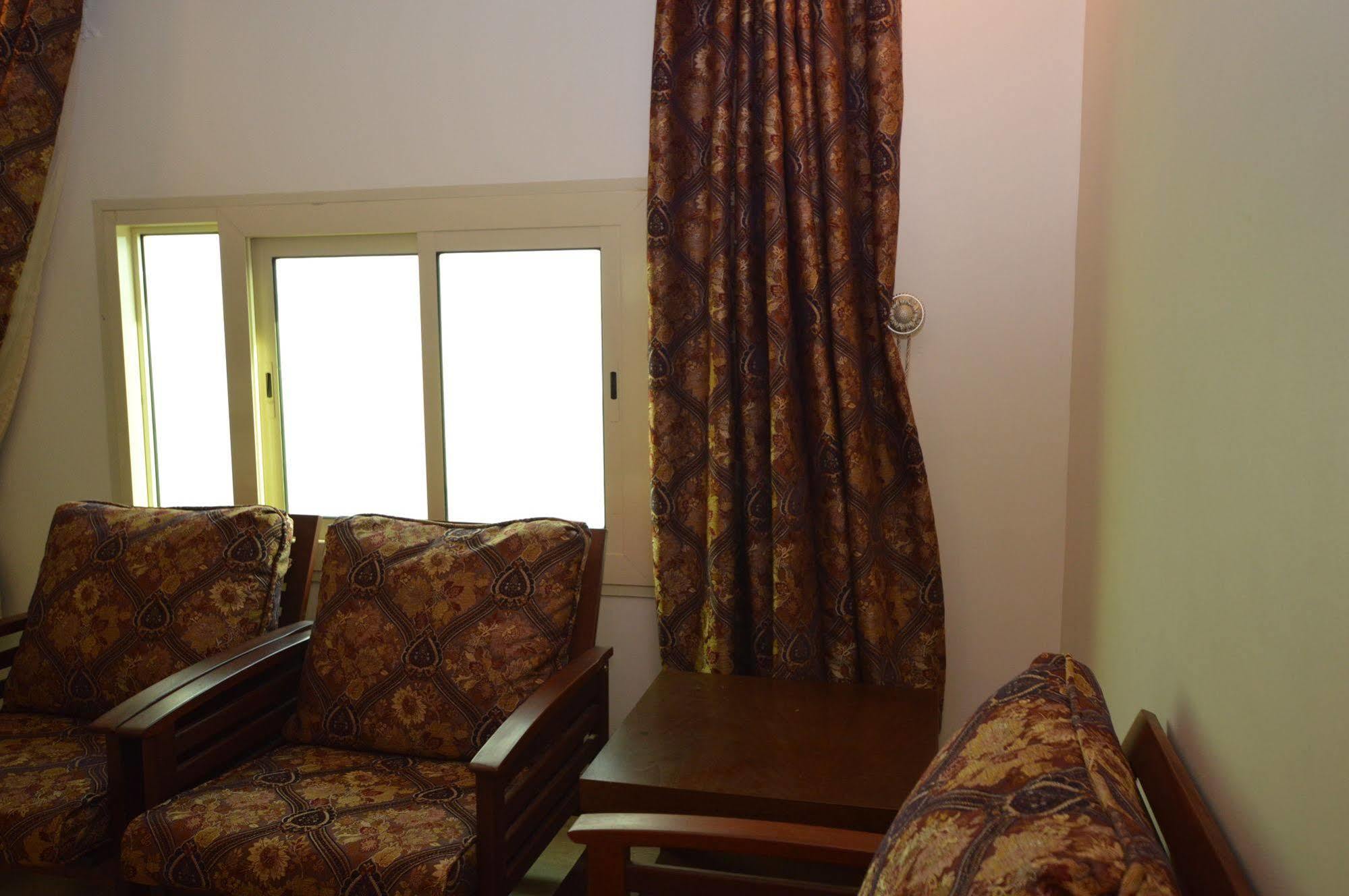 Al Ahmadi Plaza Resort Iambo Exterior foto