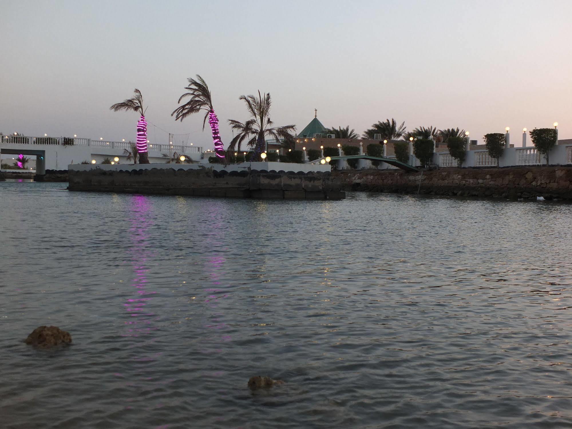 Al Ahmadi Plaza Resort Iambo Exterior foto