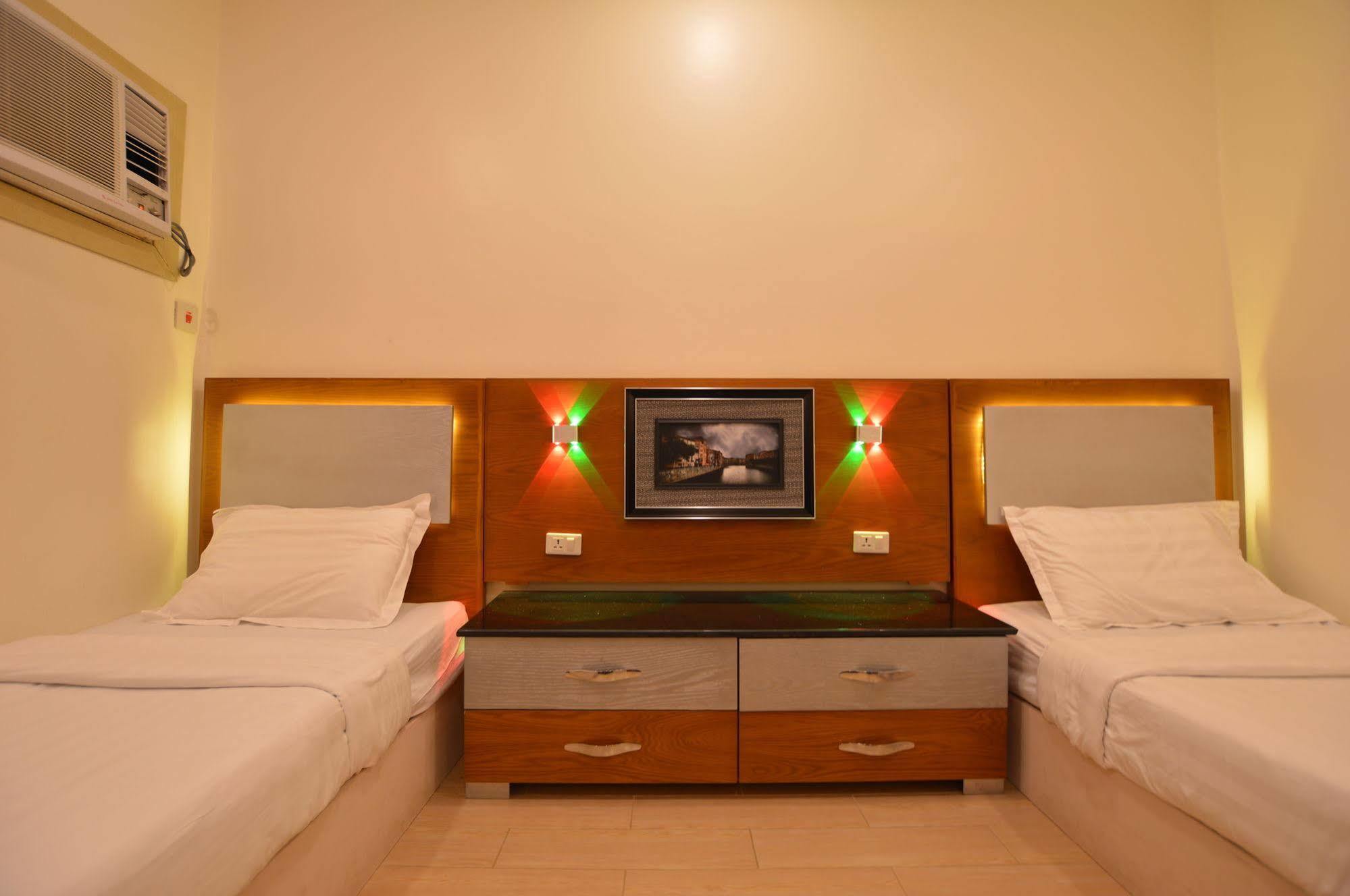 Al Ahmadi Plaza Resort Iambo Exterior foto